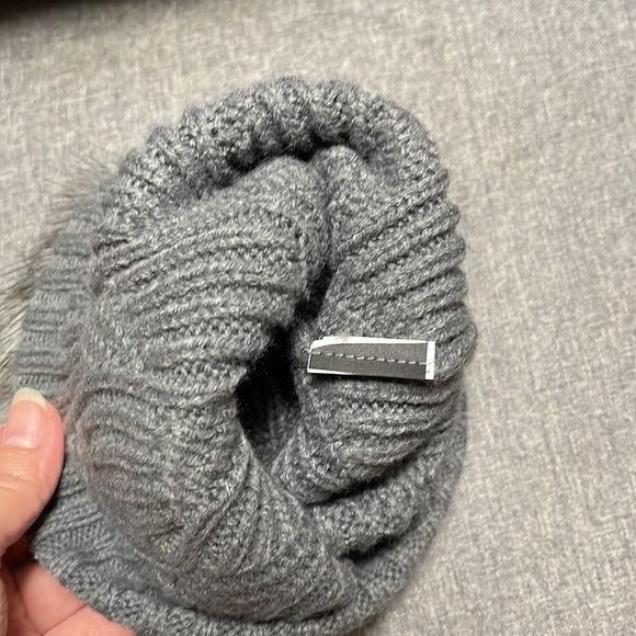 The North Face Gray Knit Pom-Pom Beanie - Picture 8 of 9